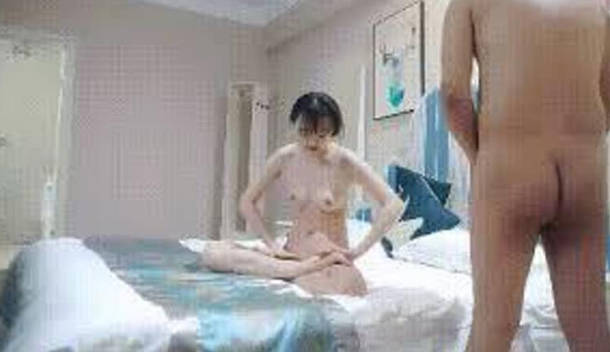 东北小姐姐你可以练练口什么的我不想练要要多会几个姿势身材苗条性格开朗边操边唠嗑哥们操的满身大汗累的够呛 海报