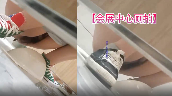 【会展中心厕拍】某家居会展中心女厕移动拍摄不同种类美女轮番如厕不仅逼美美脚也很性感 海报