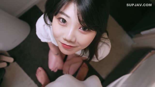 极上美女中出+口内射精 海报