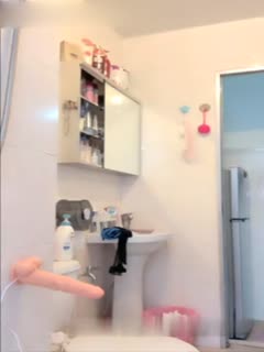 妹子卫生间自慰秀全裸道具JJ口交马桶刷骑乘抽插诱人 海报