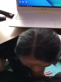 营业员同事躲在办公桌下给我口 海报