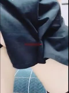【国产】网红美女主播剧情演绎下班忘带钥匙在对面邻居家等妈妈回 海报