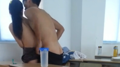 情侣放学后在教室偷偷做爱自拍1. 海报