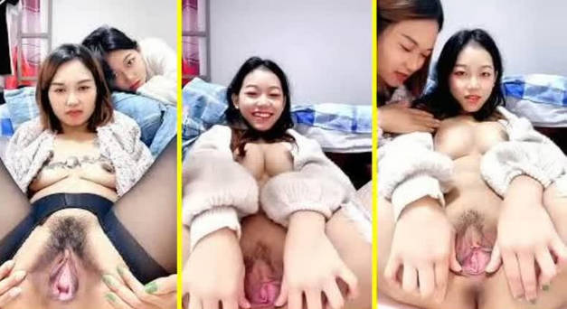 宿舍里的风骚姐妹，丝袜露脸一起直播跟狼友互动撩骚，揉奶玩逼看特写，奶子上还有纹身，看这逼和菊花快玩烂了 海报