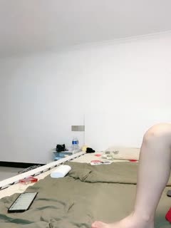 可爱萌小七这小姑娘真骚，全程露脸吃了性药跟两大哥激情啪啪，前面草嘴后面草逼多各种抽插，颜射道具玩逼1 海报