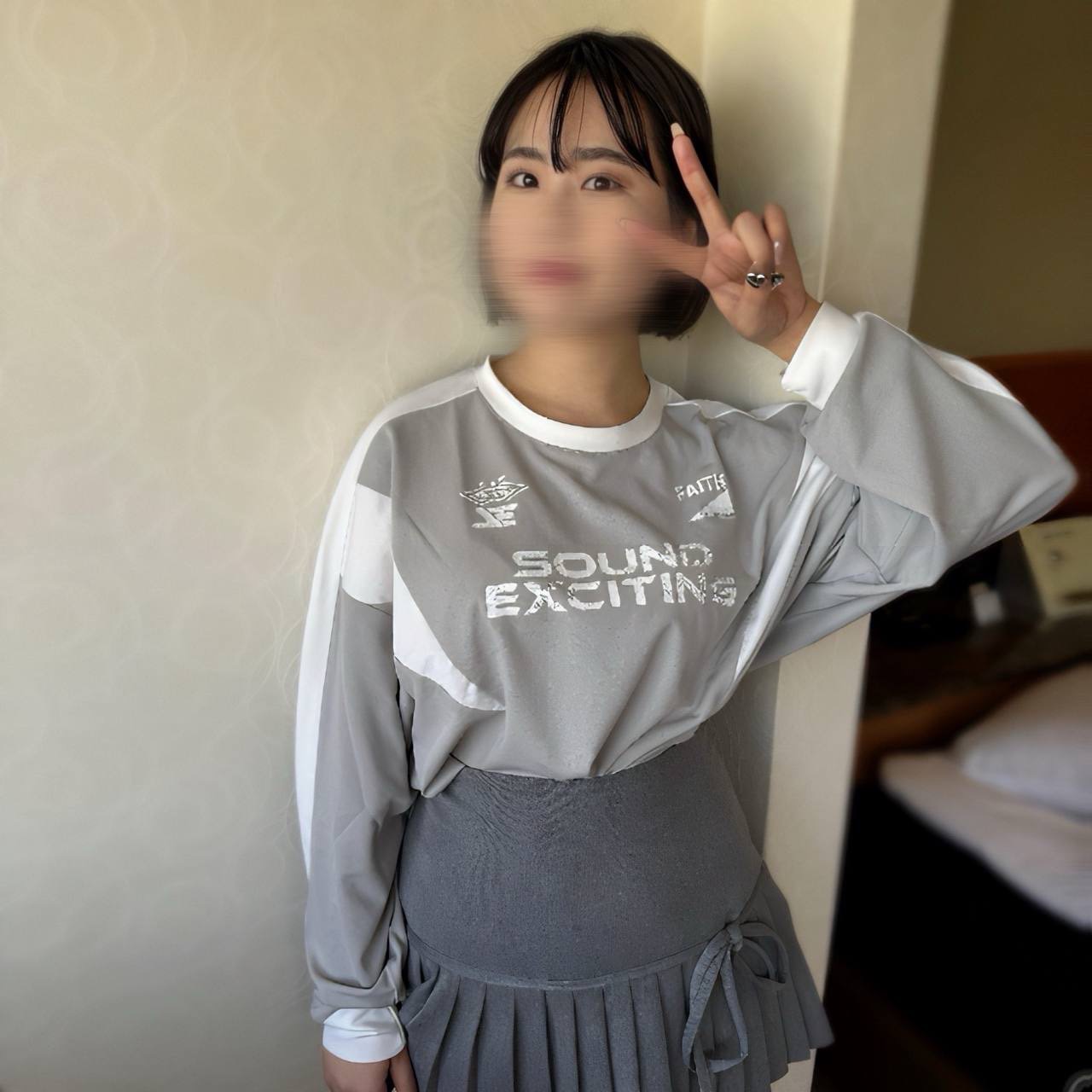 FC2-4434676 【無】 潮吹き厳禁！！黒髪ショートカット○生がエロすぎて堪らなかったので○中出し。。 海报