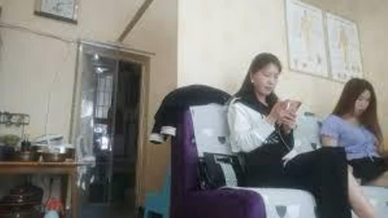 美腿少妇大长腿又细又白出租屋里抠穴操逼小骚妇淫水多娇喘阵阵 海报