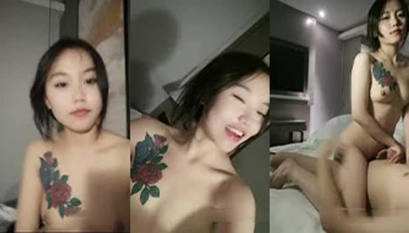 超极品真实18岁校花〖大一学妹〗直播吃鸡啪啪大秀每天挣大钱吃香喝辣没人知道的秘密 海报