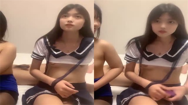 JK制服甜美姐妹花伺候纹身猛男，口交后上位骑乘狂操高潮 海报