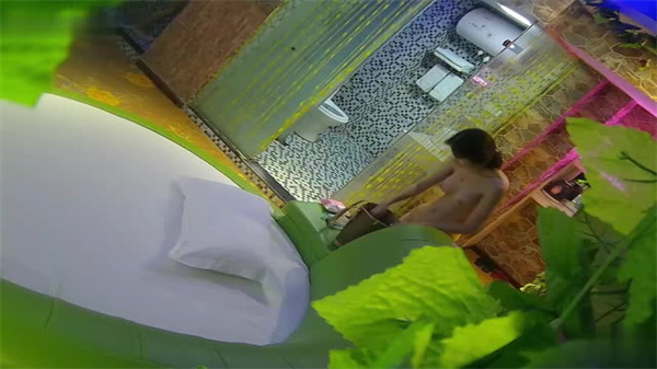 黑店偷拍！帅哥狂操极品苗条女友，酒店激情啪啪汁液飞溅！ 海报