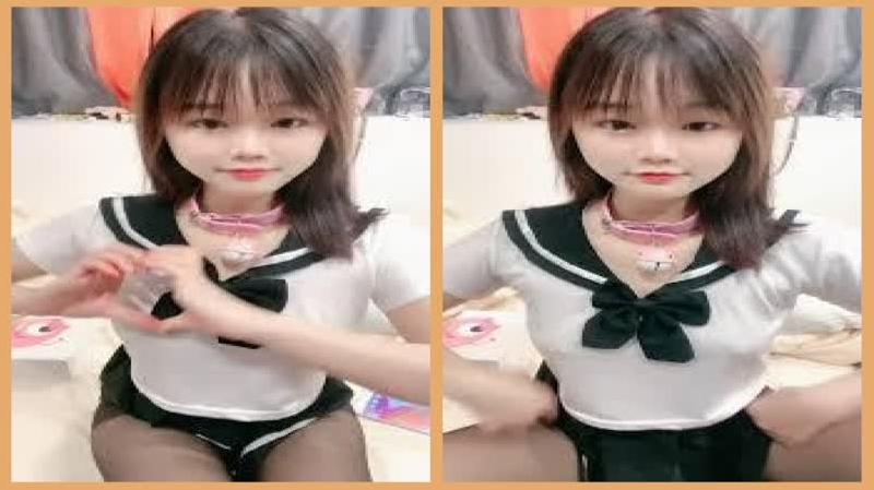 卡哇伊18邻家小妹来袭外表甜美活泼学生情趣制服浴室湿身诱惑假屌骑乘深插馒头肥逼 海报