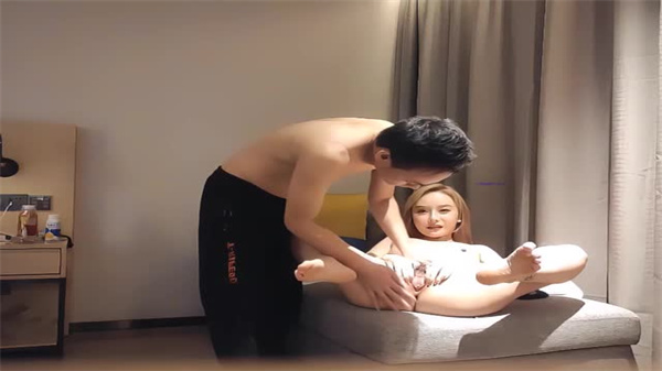 步宾寻花系列：高颜值瑜伽教练性感肉体激情缠绵，啪啪实战柔体诱惑 海报
