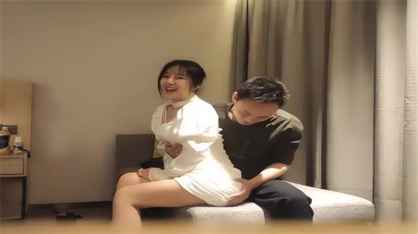 【步宾探花】甜美白裙极品妹，嫩穴湿透渴求粗大肉棒疯狂抽插！ 海报