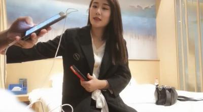 四眼男约炮四川美女实习生，刚毕业的诱惑初体验 海报