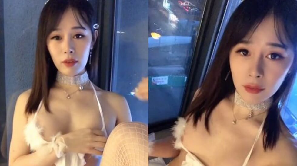国产TS系列肤白貌美的张思妮超美白色情趣内衣酒店约炮跟直男缠绵 海报