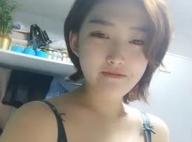 清纯学生妹的诱惑时刻 海报