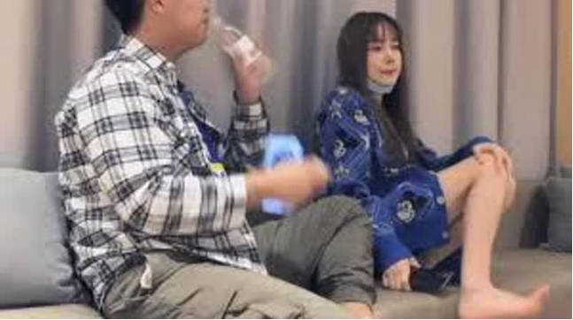 回归约了个高颜值篮衣妹子啪啪互摸舔弄调情操再到床上后入猛操 海报